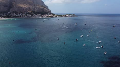 Drohnenblick-Auf-Das-Mittelmeer-An-Der-Sizilianischen-Küste