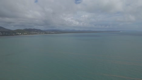 Calm-Blue-Sea-Overlooking-The-Mainland-Of-Yeppoon-Town-In-Livingstone,-Queensland,-Australia