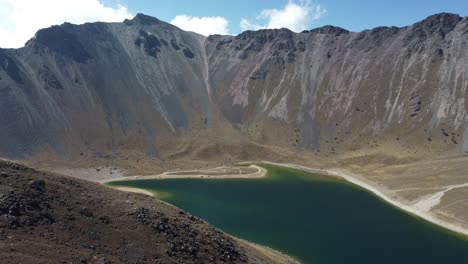 A-wide-cinematic-view-of-El-Nevado-De-Toluca,-Mexico
