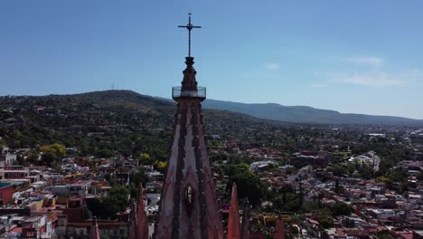 A-close-up-view-of-the-San-Miguel-Allende-Cathedral-in-Guanajuato-state,-Mexico