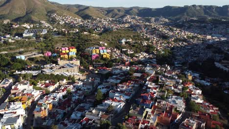 The-beautiful-town-of-Guanajuato-from-above,-surrounded-by-mountain-and-nature,-Mexico
