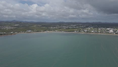 View-Over-Seascape-Of-Seaside-Town-Of-Yeppoon-In-Queensland,-Australia-On-A-Sunny-Day