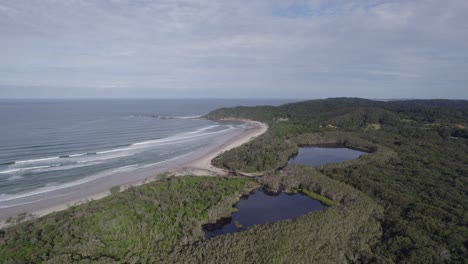 Aerial-View-Of-Ti-Tree-Lake-And-Broken-Head-Beach-In-Northern-Rivers,-NSW,-Australia