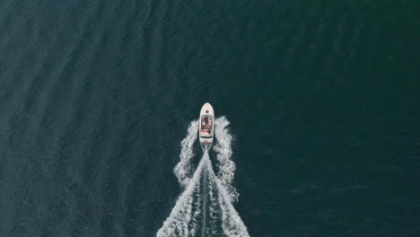 Aerial-view-of-a-speedboat