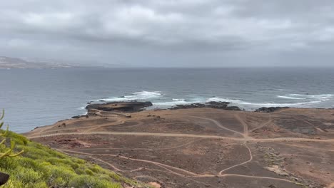 Panoramic-view-of-El-Confital-view,-in-the-Canary-Islands,-a-sufer’s-paradise