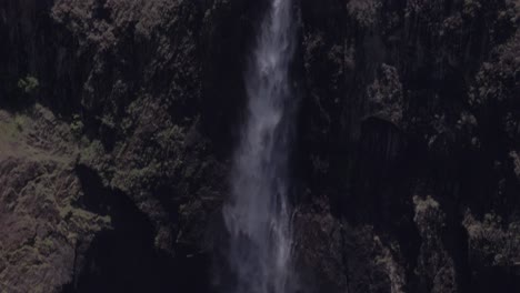 Highest-Single-Drop-Cascade-Of-Wallaman-Falls-In-Girringun-National-Park-In-Queensland,-Australia