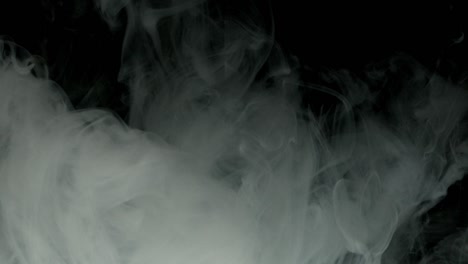 Weißer-Rauch-Mit-Schwarzem-Hintergrund