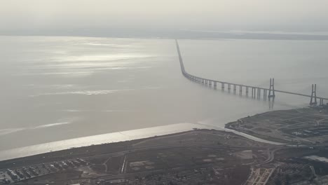 Lissabon-Brücke-Vom-Flugzeug-Aus-Gesehen