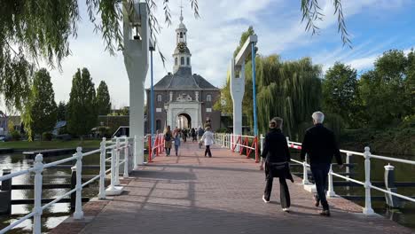Main-entrance-of-Leiden-city,-Holland