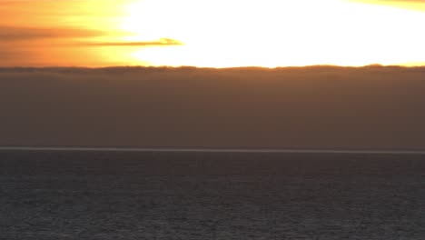 Sonnenuntergang-Rot-Golden-Orange-Himmel-Ofen-Ozean