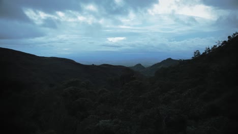 Vista-De-Un-Valle-En-Panamá-En-Un-Día-Nublado