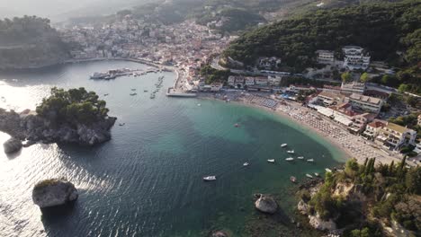 Aerial-view-of-scenic-seaside-town-of-Parga-on-Ionian-coastline,-Greece