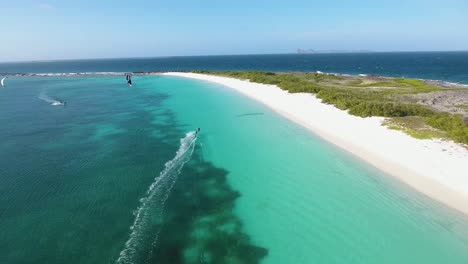 Magical-moments-Man-kitesurf-SHORE-BEACH-white-sand-and-turquoise-blue-water,-CRASQUI-island