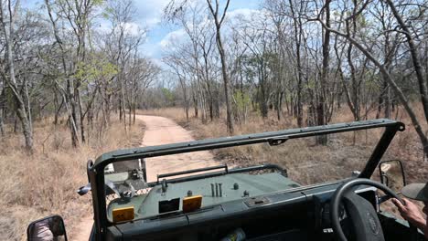 game-drive-through-Matobo-National-Park-with-a-guide-driving-and-old-Range-Rover-in-Zimbabwe,-Africa