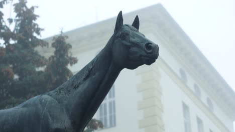Statue-Des-&quot;Schatzes&quot;.-Berühmtes-Ungarisches-Pferd-I