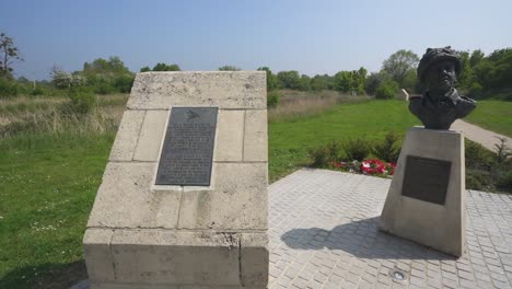 Statue-Von-Major-John-Howard-Am-D-Day-Landeplatz-Der-Pegasus-Brücke-In-Der-Normandie-Frankreich