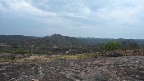 Panorama-Von-Gemeinsamen-Natürlichen-Hügeln-Und-Landschaften-Im-Matobo-Nationalpark,-Simbabwe,-Afrika