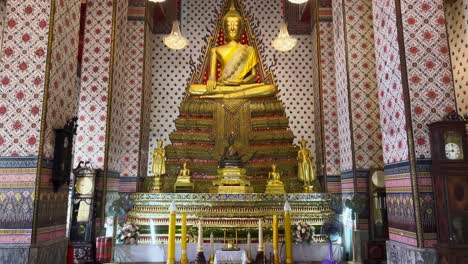 Reveal-of-a-big-golden-Buddha-Statue-in-a-Buddhist-temple-in-Thailand