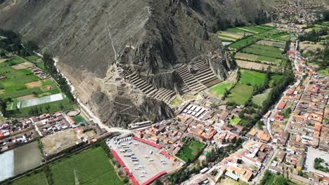 Drone-shot-of-Inka-Watana-in-Ollantaytambo,-Peru