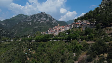 Flying-Towards-The-Beautiful-Little-Village-Of-Saint-Agnes-On-A-Mountainside-In-The-Alpes-Maritimes-On-The-French-Riviera,-France