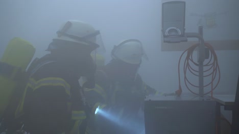 Deutsche-Feuerwehr-Sucht-Nach-Vermissten-Personen