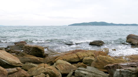 Scenic-Seascape-and-rock-in-the-daytime-of-Khao-Laem-Ya-National-Park,-Rayong,-Thailand