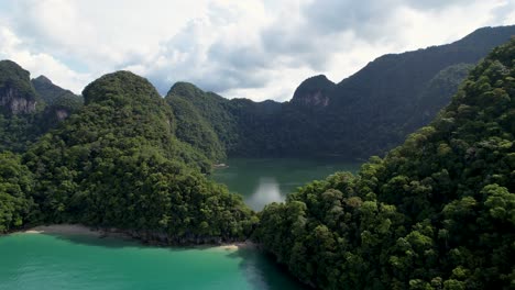 Beautiful-Dayang-Bunting-Lake-in-Malaysia,-cinematic-drone-push-in-shot