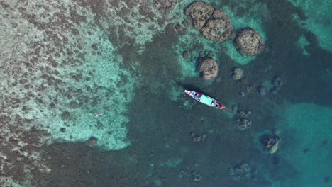 4k-Drone-Aéreo-Barco-Y-Océano-En-Ko-Tao-Tailandia-Playa-Paraíso-Tropical