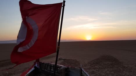 Sunrise-in-the-salt-desert-of-Tunez