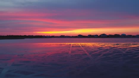 Drone-footage-of-a-dramatic-sunrise-in-Emerald-Isle,-NC