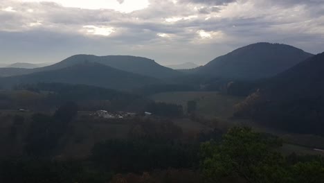 Panoramablick-Auf-Die-Berge-In-Der-Deutschen-Landschaft