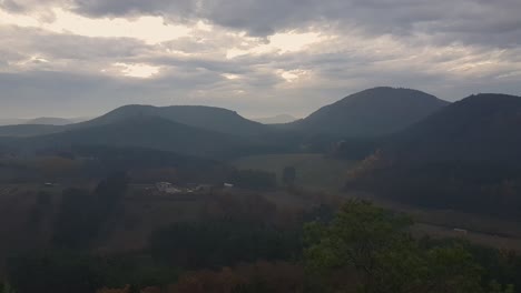 4k-Panoramablick-Auf-Die-Wunderschöne-Landschaft-Im-Pfälzer-Wald-In-Deutschland