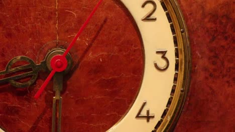 Reloj-Antiguo-Marca-El-Tiempo.-Concepto-De-Pasajes-De-Tiempo