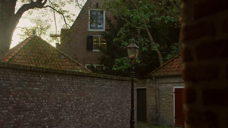 Historical-alleyway-leading-to-the-Kuiperspoort-in-Middelburg