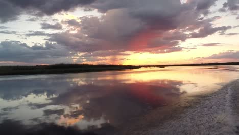 Jagd-Auf-Den-Sonnenuntergang-Im-Okavango-Delta-In-Botswana