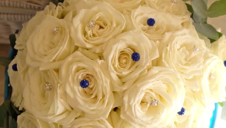 Bouquet-of-white-roses---zoom-out