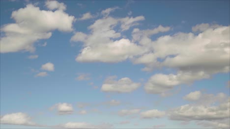 Time-lapse-of-beautiful-dramatic-puffy-clouds-against-blue-skies
