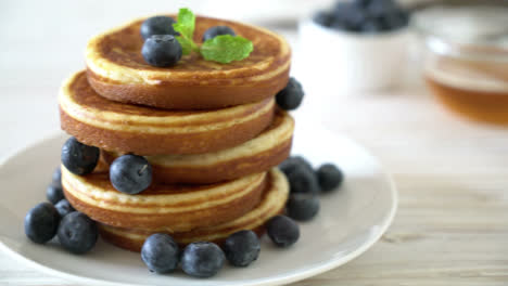 souffle-pancake-with-fresh-blueberries