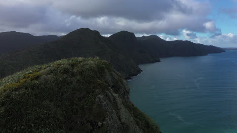Scenic-landscape-of-Whatipu-beach-with-high-raising-cliffs,-Huia-Reserve