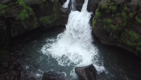 Wasserfall-Im-Dschungel-Der-Westlichen-Ghats-Von-Indien