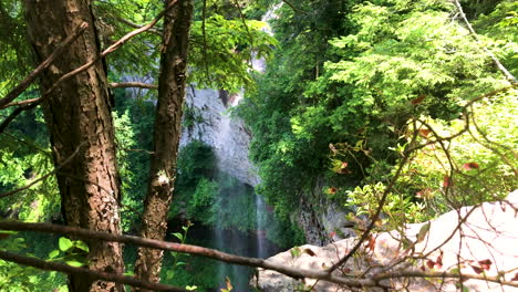 Wanderung-Zu-Einem-Wasserfall