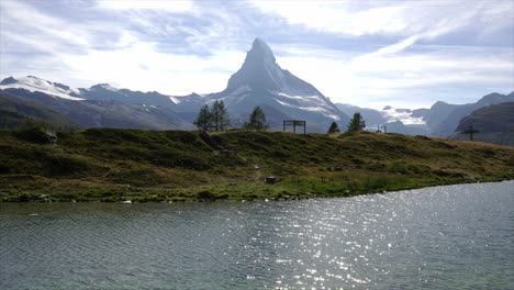 Timelapse-Matterhorn-with-alpine-lake,-Leisee,-Switzerland,-Europe