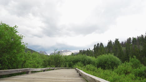 Rutschen-Auf-Einem-Trail-Im-Rocky-Mountain-National-Park