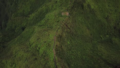 Aerial-view-of-the-trail-up-Haiku-Stairs,-Stairway-to-Heaven,-on-Oahu,-Hawaii