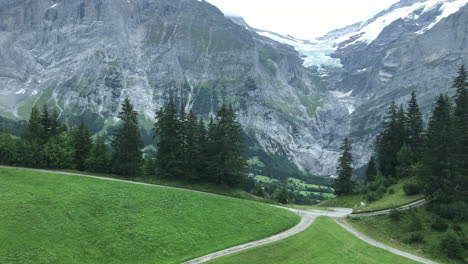 Beautiful-view-from-cable-car-moving-in-Grindelwald,-Switzerland