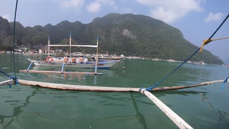 Boote,-El-Nido-Bay-Philippinen