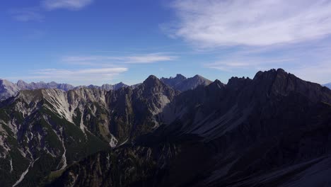 Vista-Panorámica-épica-De-La-Montaña-De-Los-Alpes-Desde-Seefelder-Joch,-Cerca-De-Seefeld-En-Tirol-En-Otoño