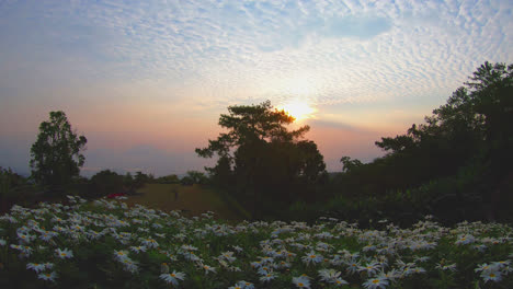 Amanecer-En-El-Parque-Nacional-Huai-Nam-Dang-En-Tailandia