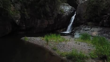 Las-Garzas-Wasserfall,-Pfütze-Den-Sarg,-Puerto-Rico