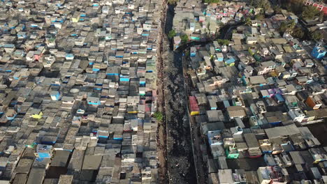 Shanty-Mumbai-überbevölkerte-Nachbarschaft,-Dharavi-Slum,-Indien